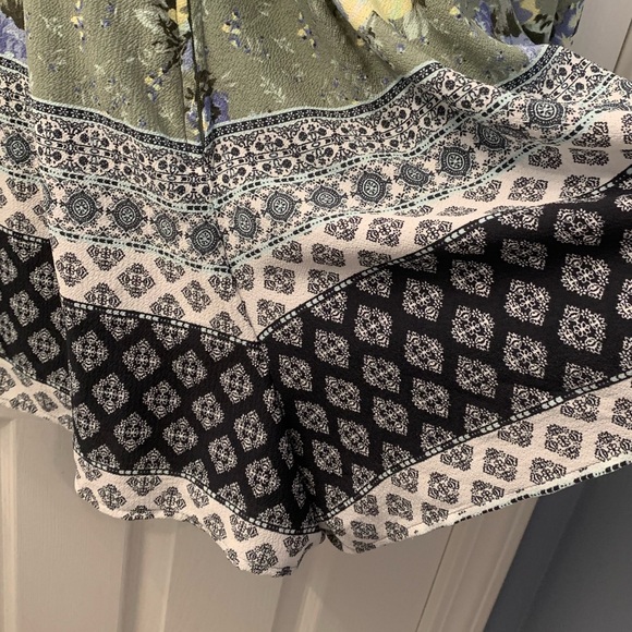 Francesca’s Romper - Picture 3 of 5